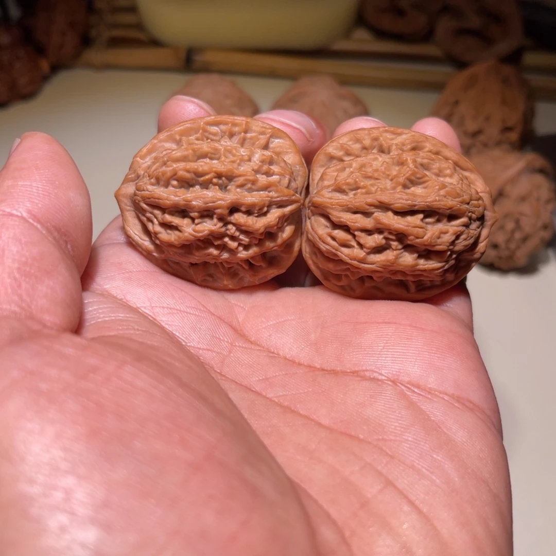 郑***瘦文玩核桃把件堂虎