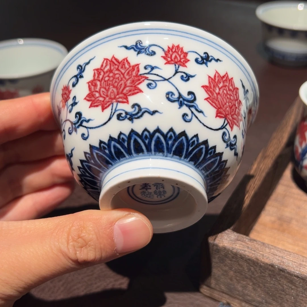 陶微瑕精品青花釉里红缠枝莲压手杯口径约9.4厘米