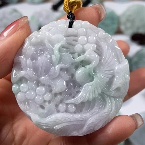翡翠颈饰未镶嵌凤穿牡丹两面工