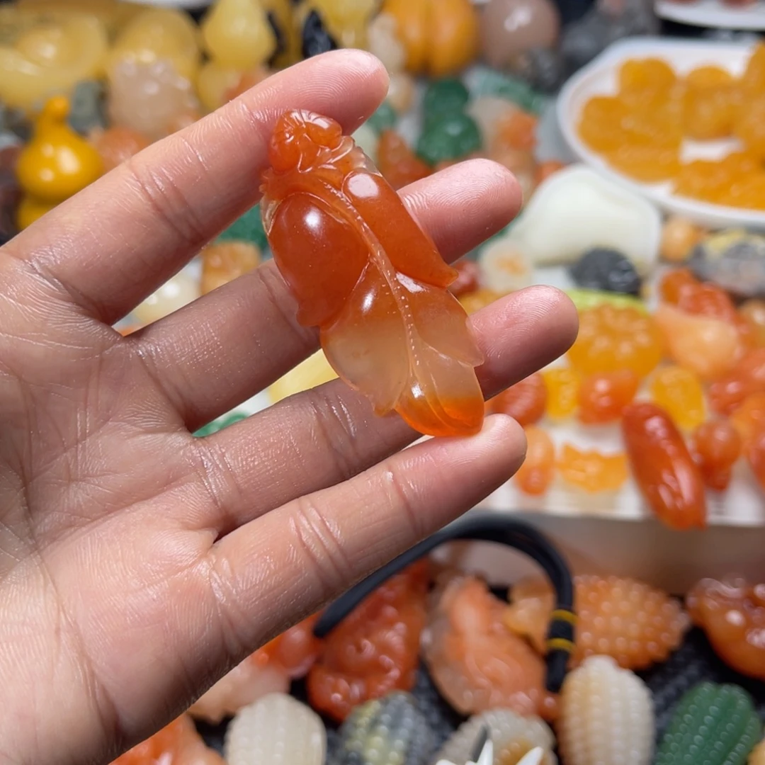 石英质玉（金丝玉）未镶嵌颈饰