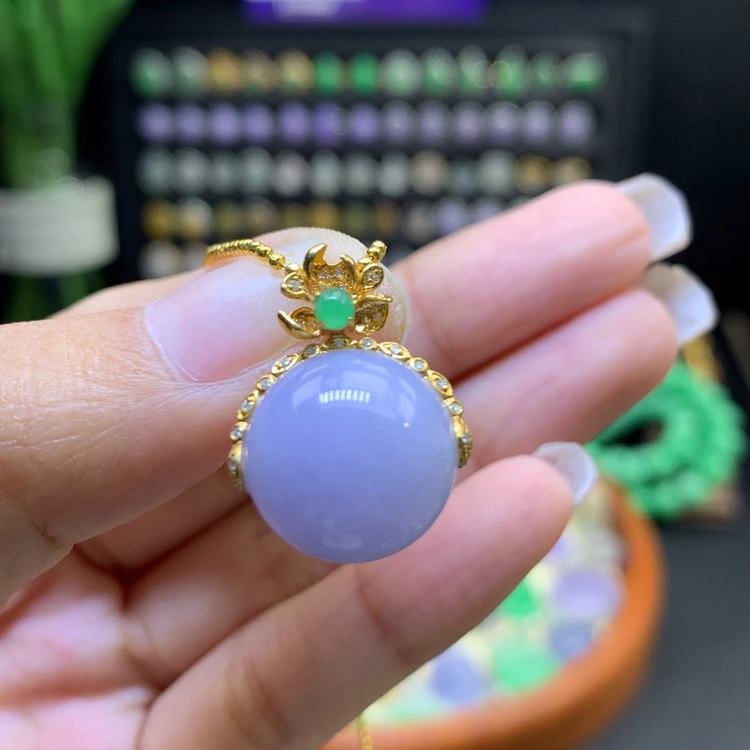 颈饰18K金镶嵌翡翠