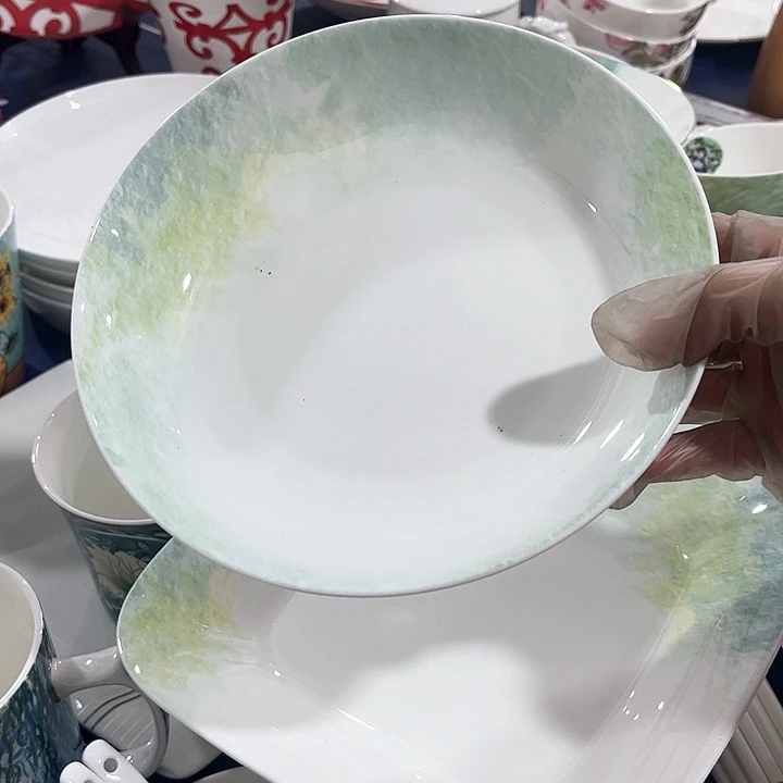 碗微瑕骨瓷盘两只装星河