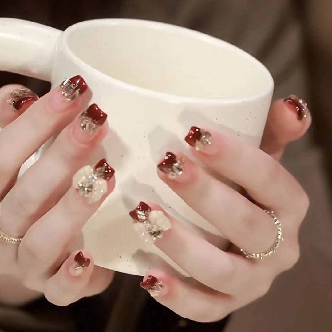 纯手工光疗美甲在逃公主穿戴甲成品猫眼美甲贴片显白气质