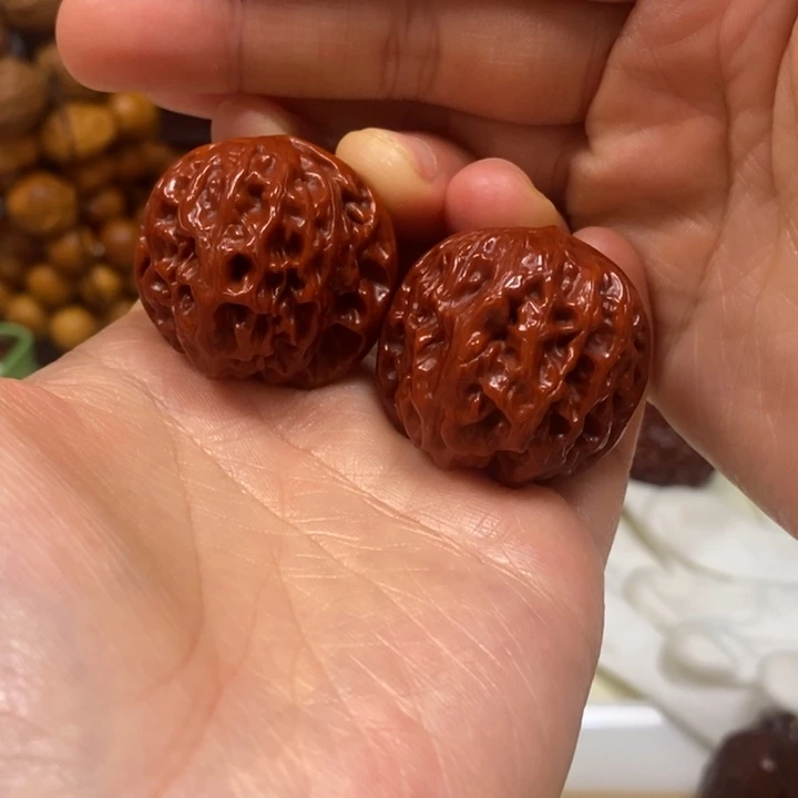 文玩核桃吊坠野狼33肚37