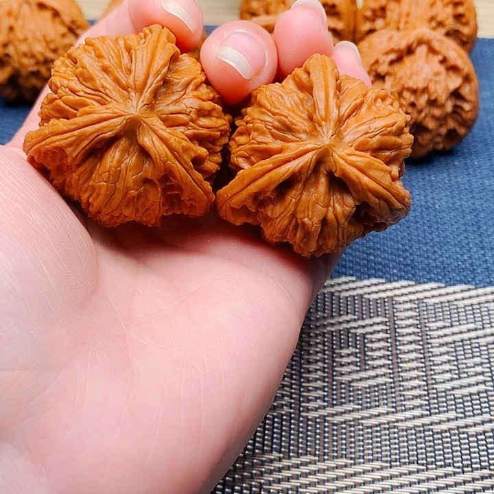 丹***嘉吊坠文玩核桃三棱