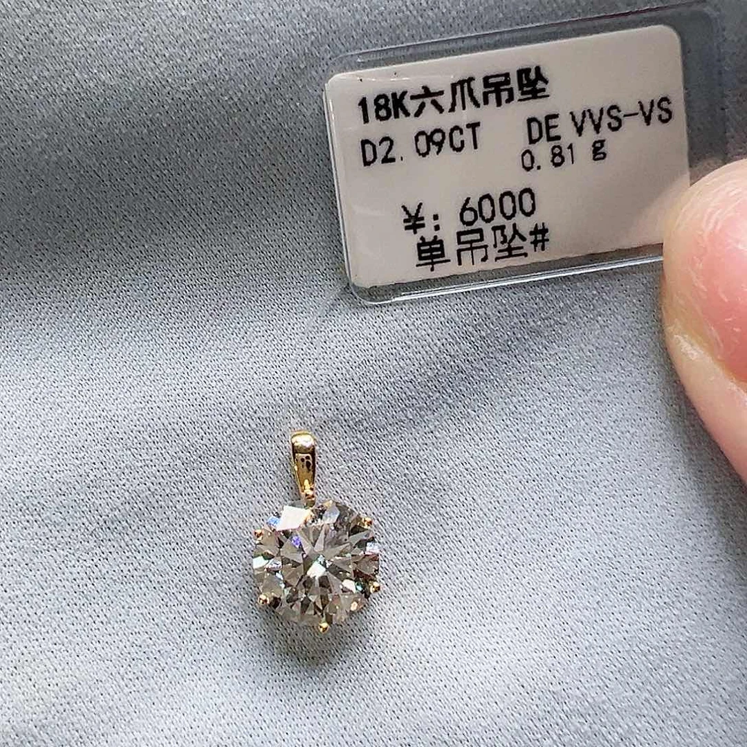 18K金镶嵌套链实验室培育钻石2克拉，六爪吊坠k黄