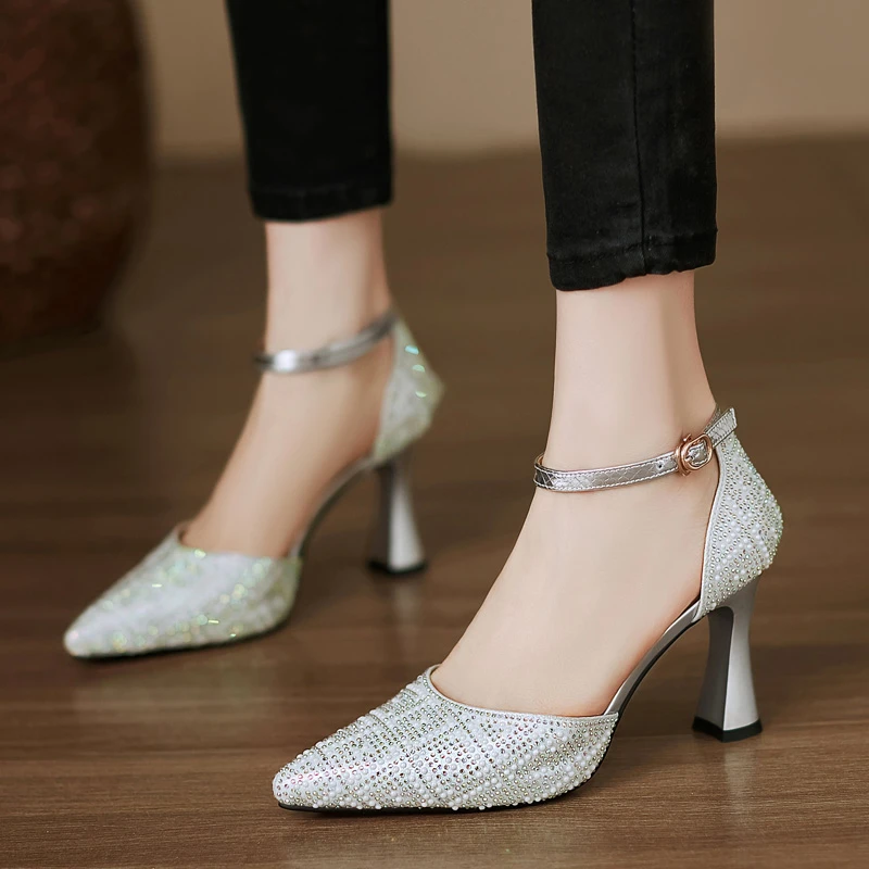萱妮丝漫~8.5cm法式高跟鞋银色水钻包头凉鞋女格利特中空玛丽珍鞋