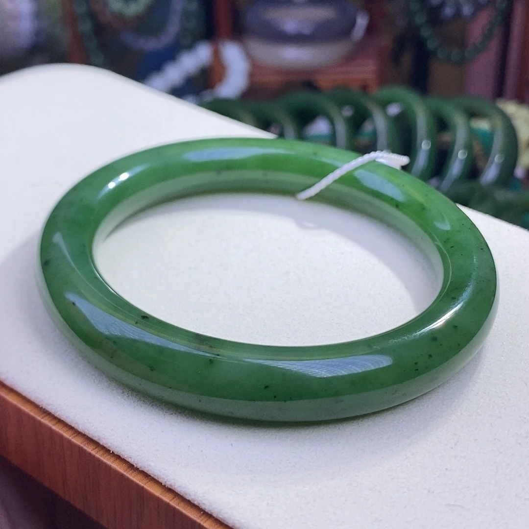 和田玉未镶嵌颈饰60毕业级碧玉老料俄料七号矿菠菜绿圆条手镯