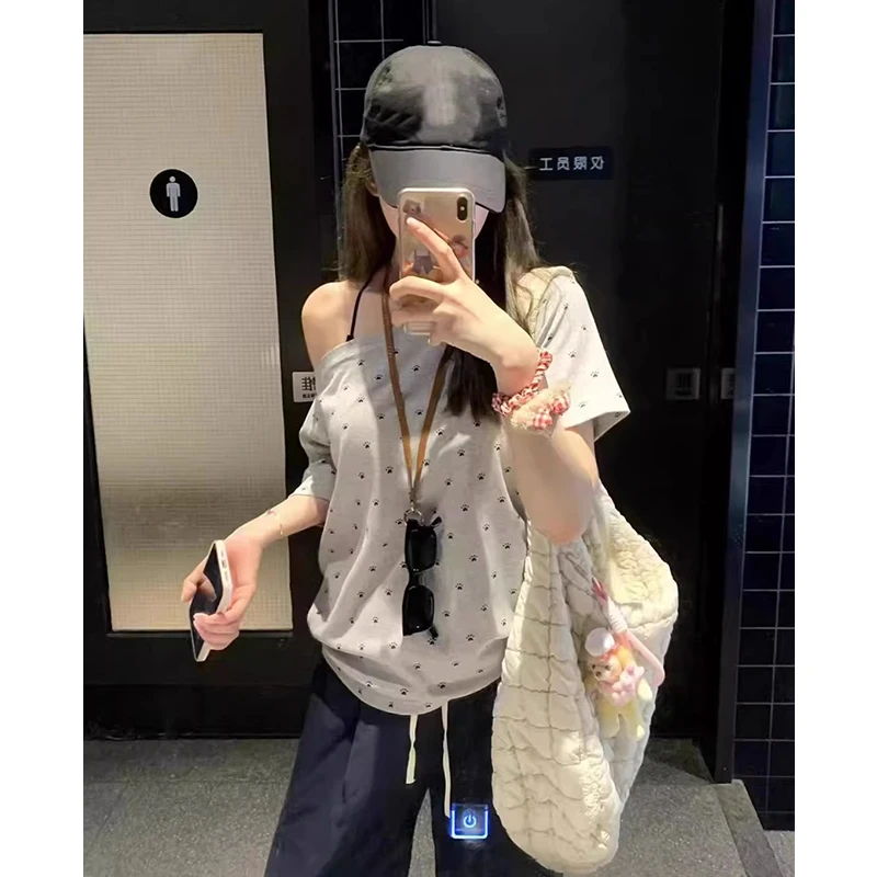 翰代维一字斜肩狗爪满印短袖T恤女夏季新款宽松显瘦别致甜辣上衣
