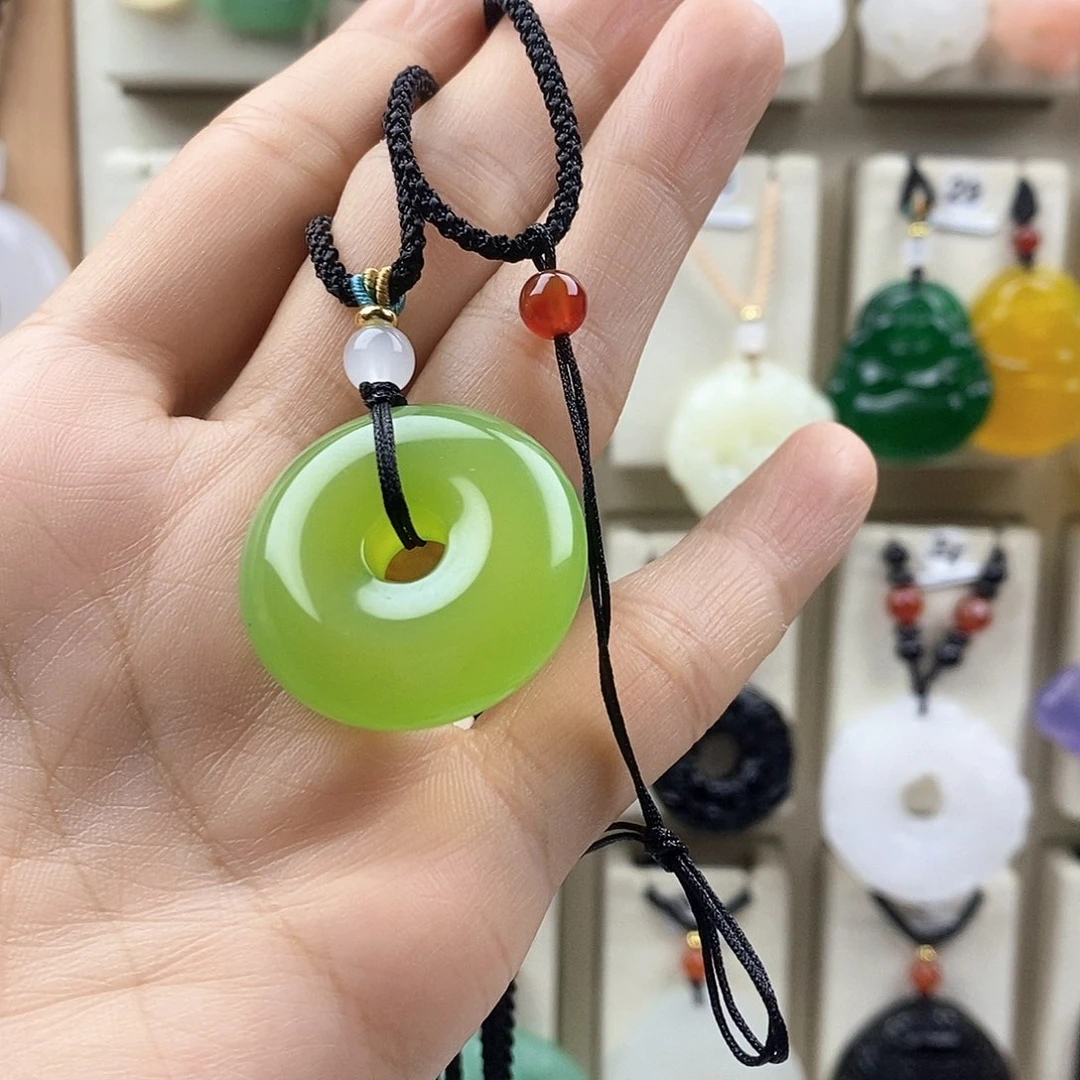程***漫石英质玉未镶嵌颈饰