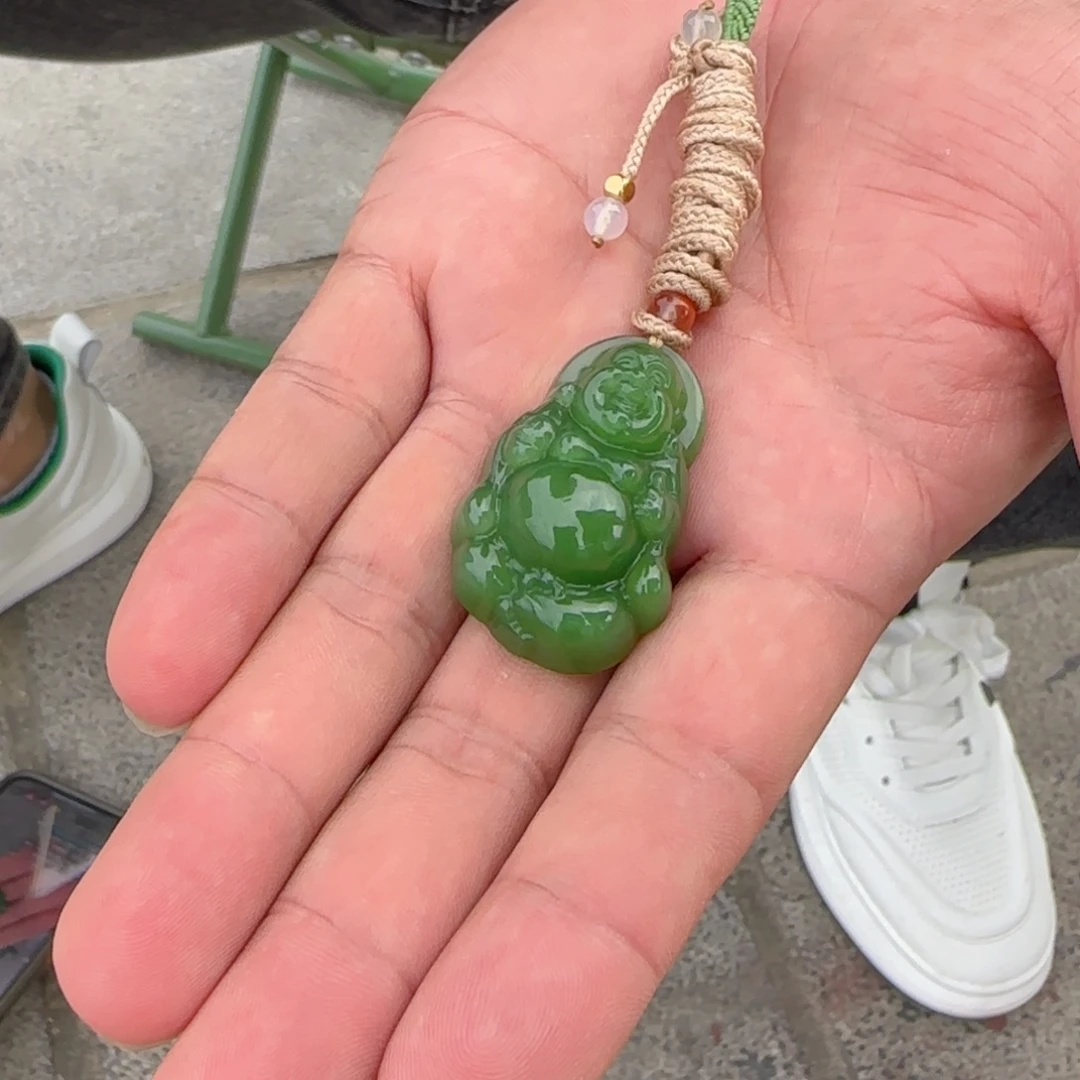 用***4颈饰未镶嵌和田玉俄碧果绿