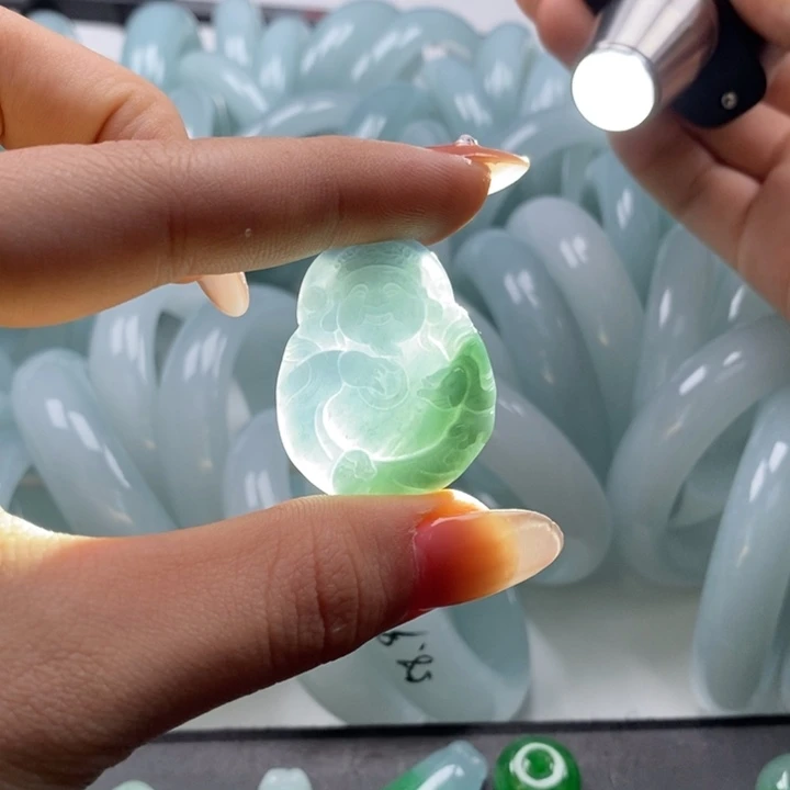 翡翠未镶嵌吊坠(不含链)翡翠