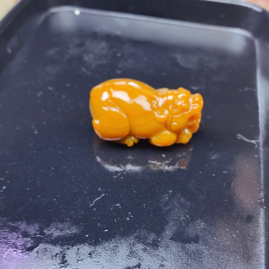 石英质玉（黄龙玉）未镶嵌颈饰