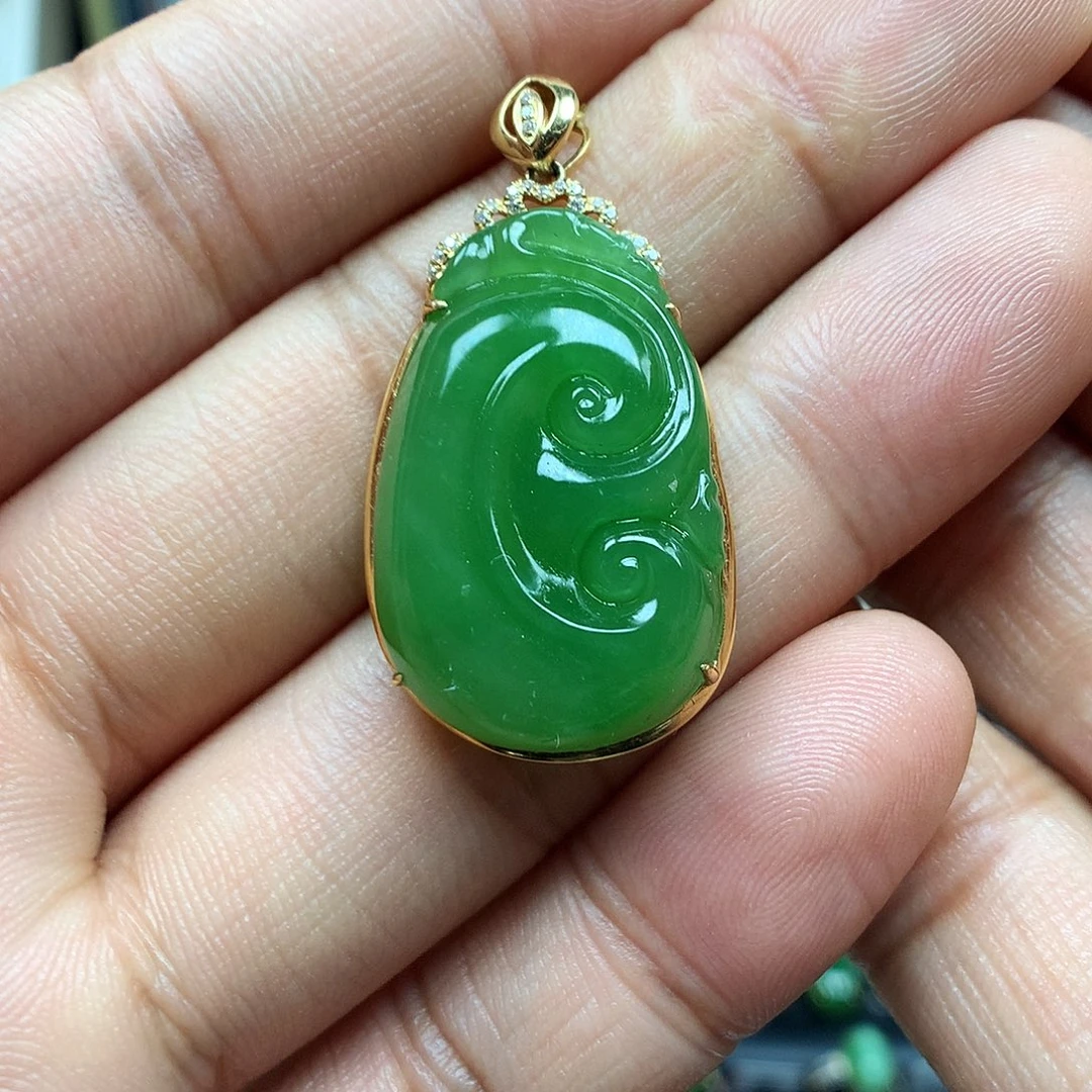 和田玉（碧玉）18K金镶嵌颈饰18×28