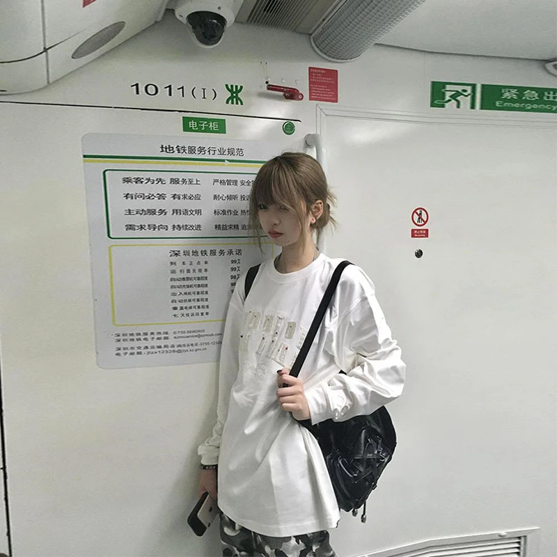 设计感字母刺绣白色纯棉T恤女春秋季艺术生奶乖宽松长袖上衣