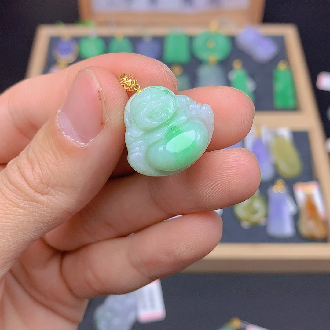 翡翠颈饰18K金镶嵌翡翠