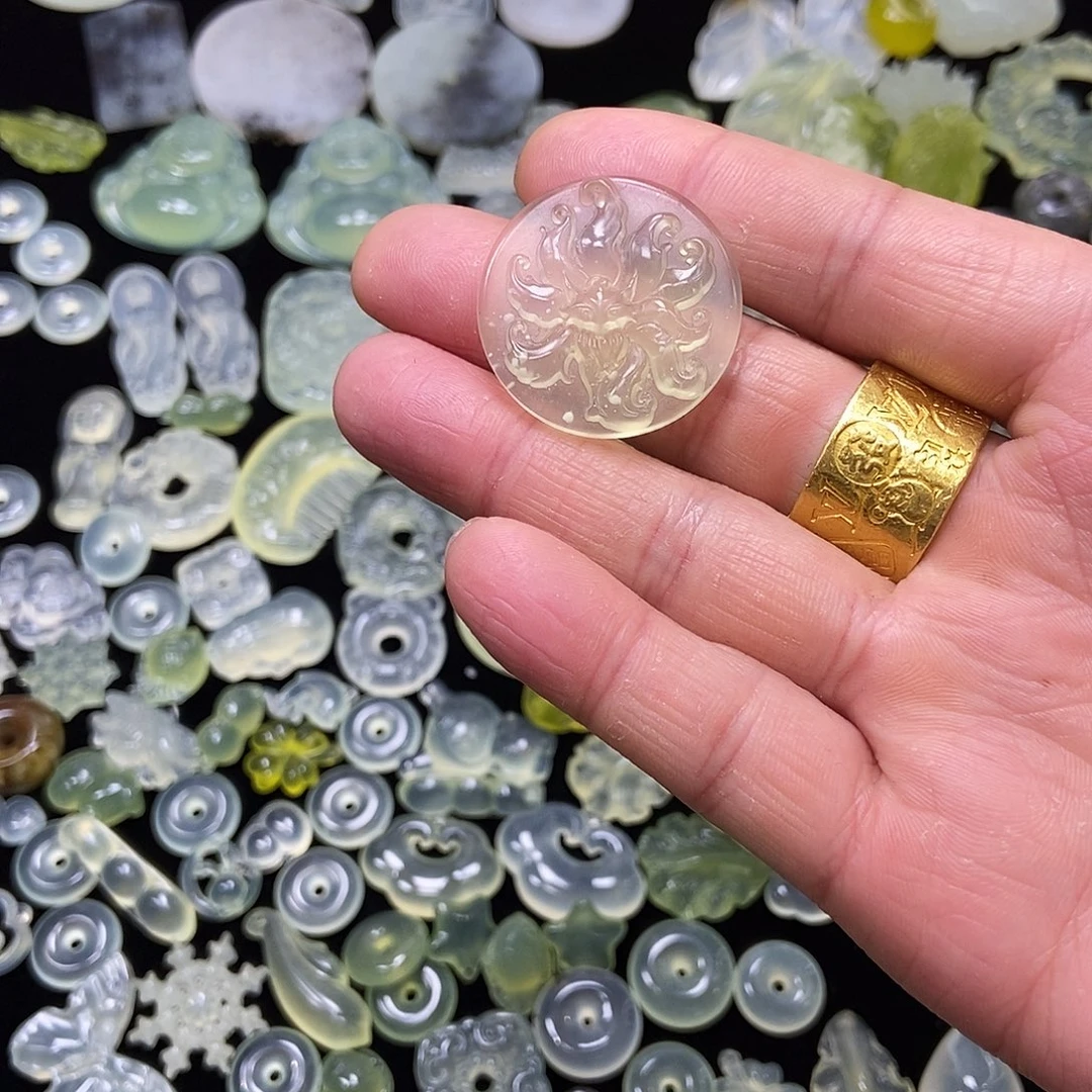 蛇纹石玉未镶嵌颈饰