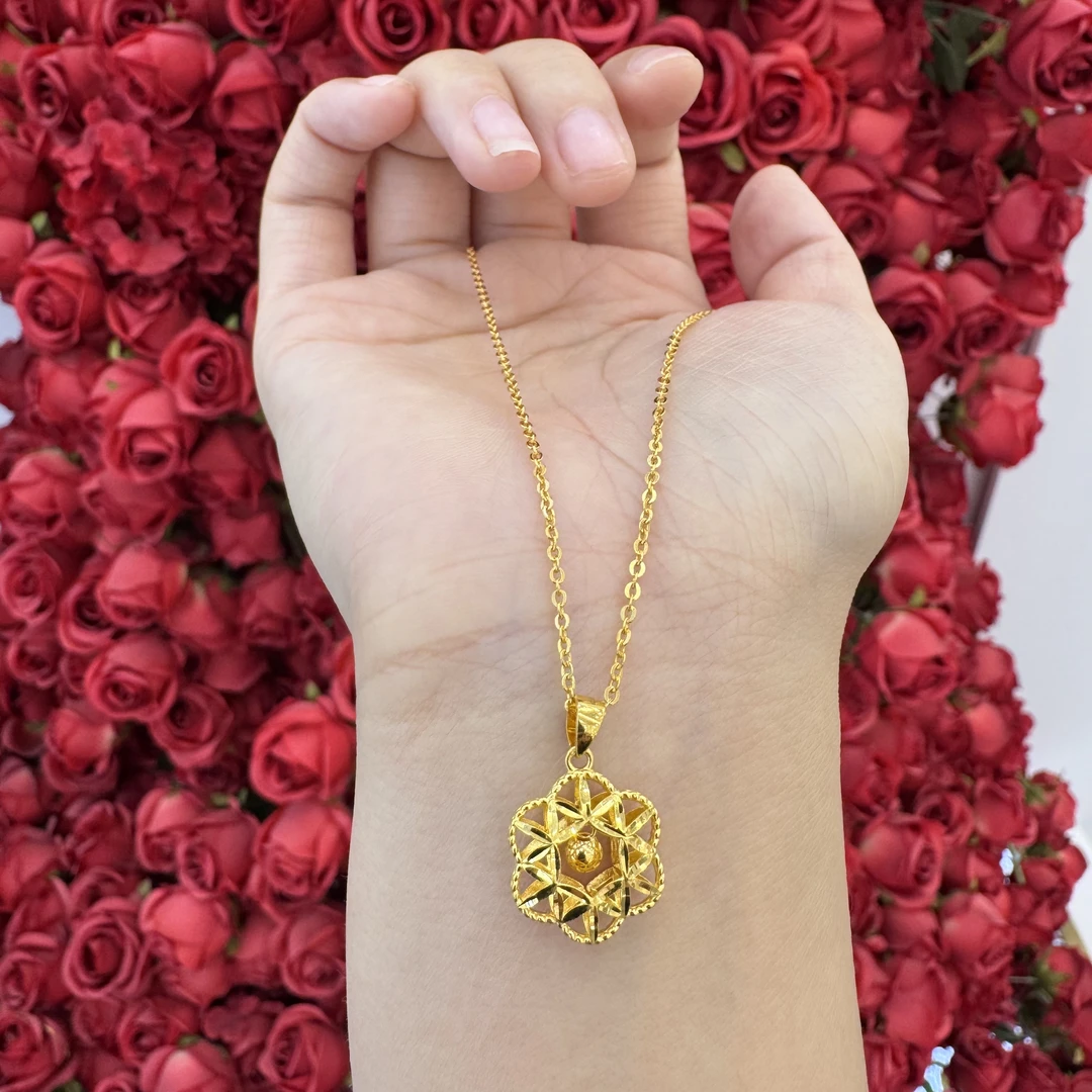 Chow Tai Seng/周大生足金爆闪碎冰冰花型镂空吊坠冬季礼物