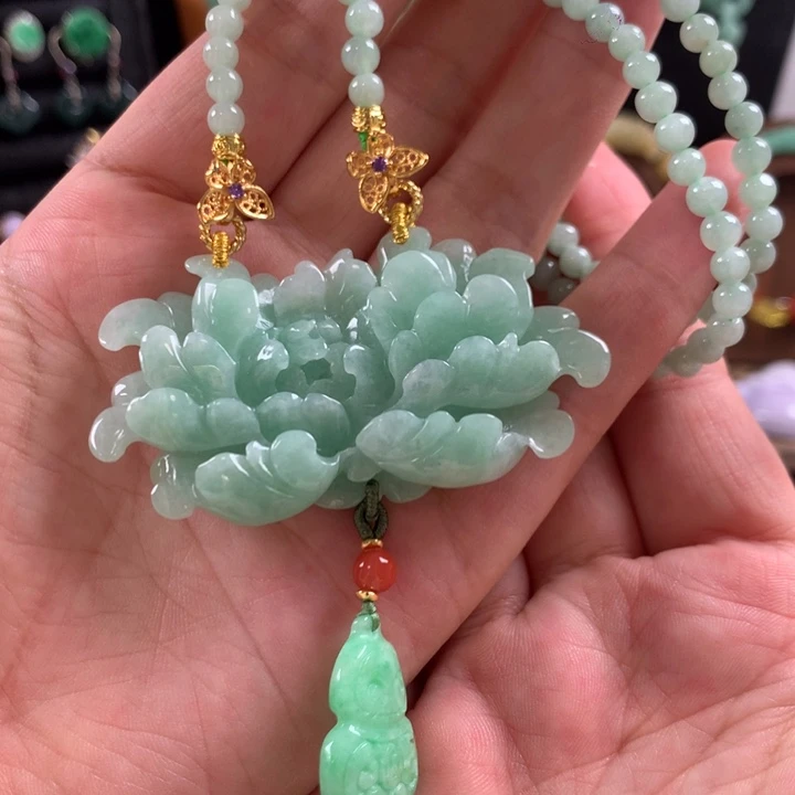 翡翠未镶嵌颈饰吊坠