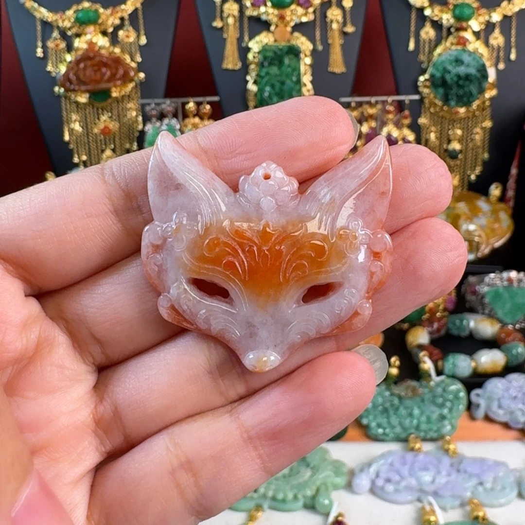 离***筝翡翠未镶嵌颈饰亏清