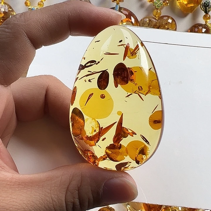 琥珀（花珀）颈饰未镶嵌