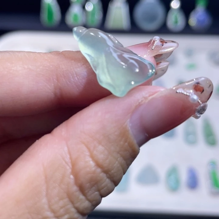 翡翠未镶嵌颈饰白菜