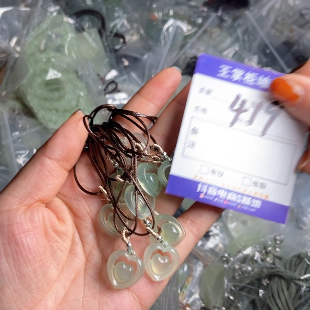 岫玉吊坠吊坠未镶嵌多样性，发一个