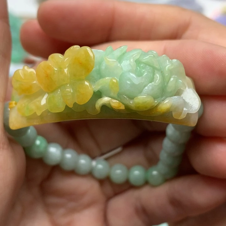 颈饰未镶嵌翡翠