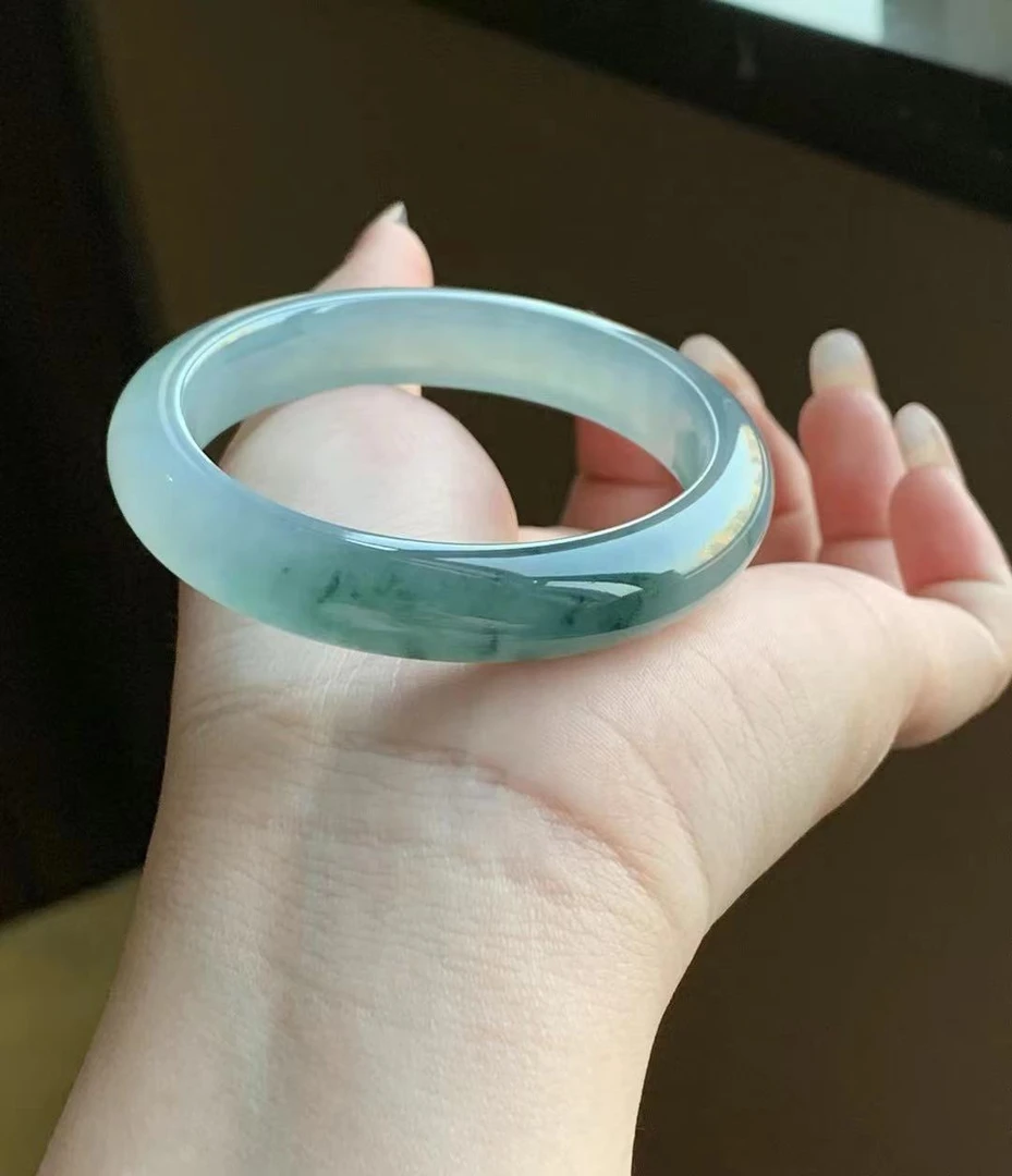 女款精美冰透翡翠手镯