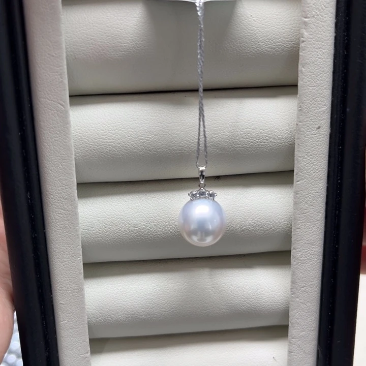 海水珍珠漏澳白睫毛吊坠10-11mm18K金镶嵌