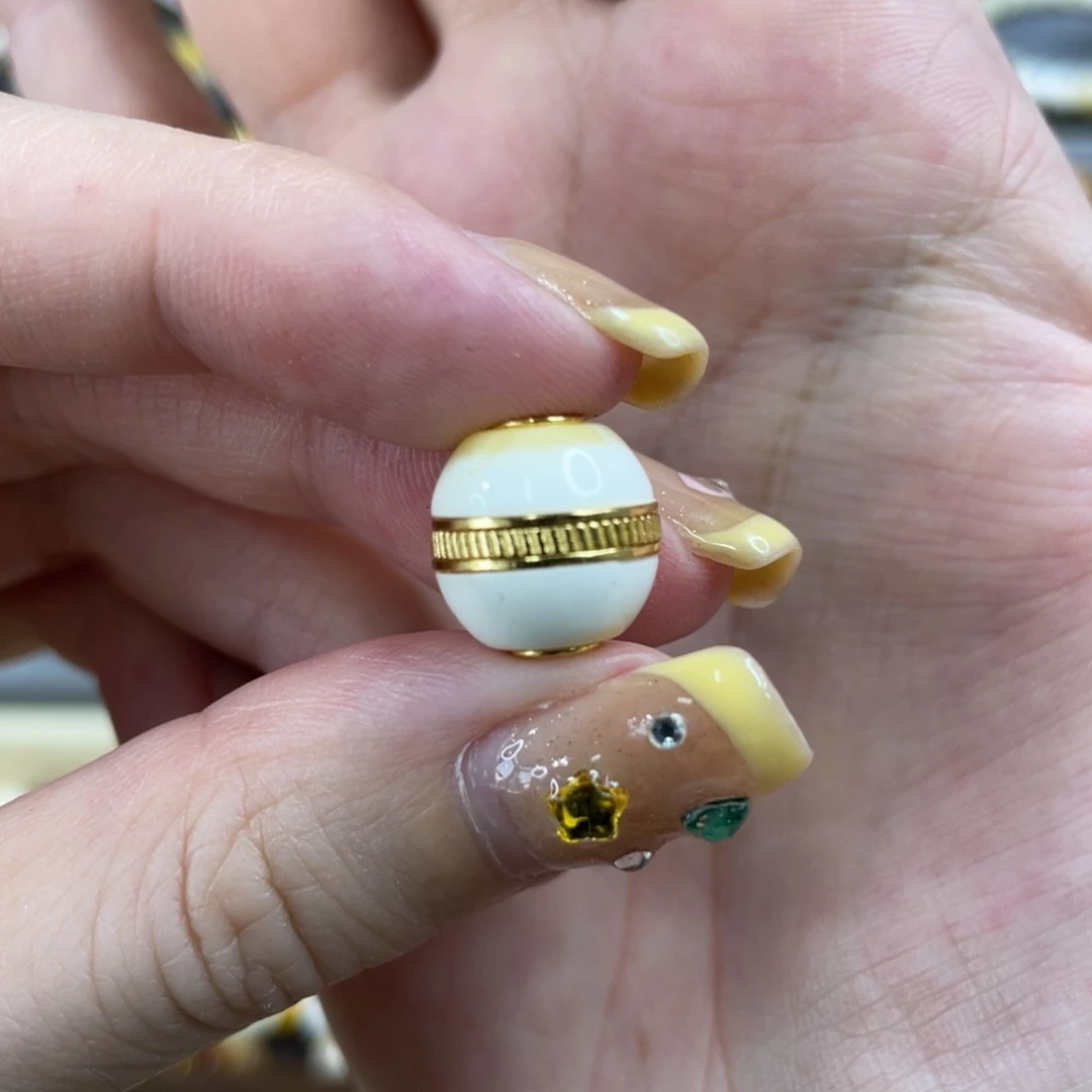 未镶嵌琥珀裸石尔*龙汉堡珠