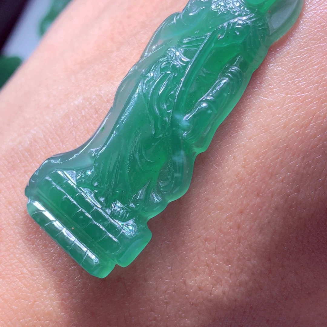 胡****定制翡翠未镶嵌天然翡翠A货毛货挂件