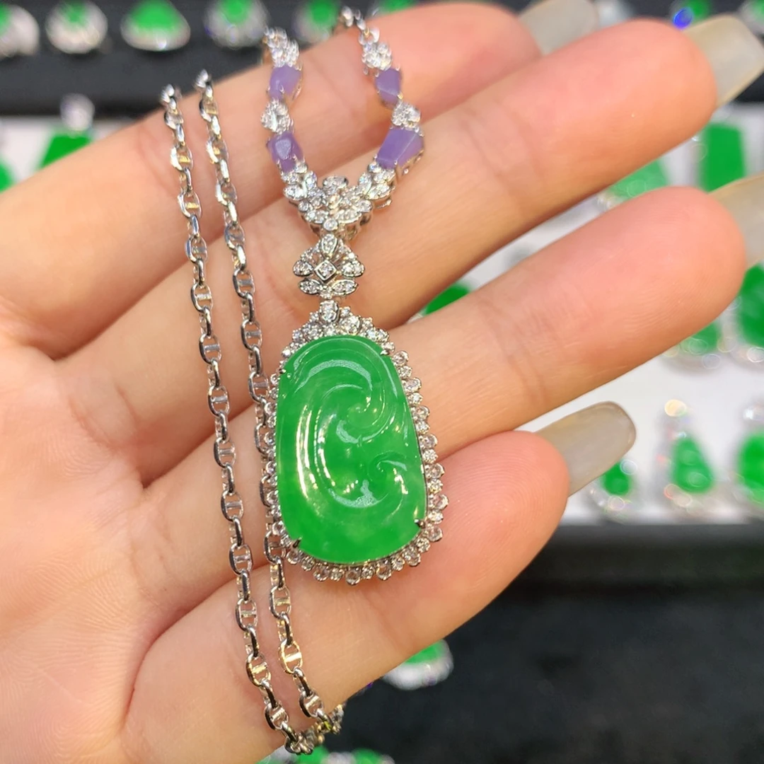 翡翠18K金镶嵌颈饰