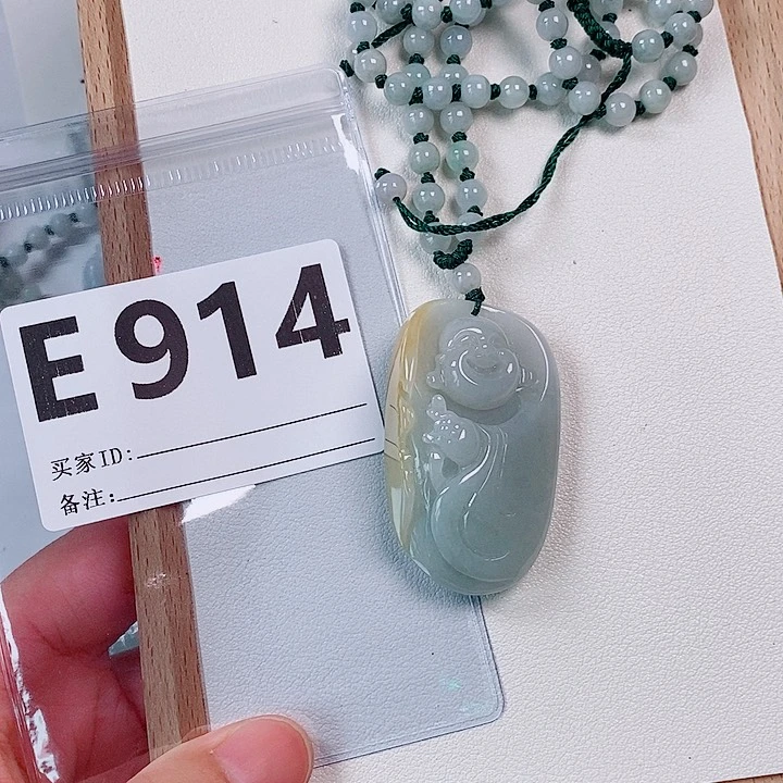 翡翠未镶嵌颈饰萧***?天然