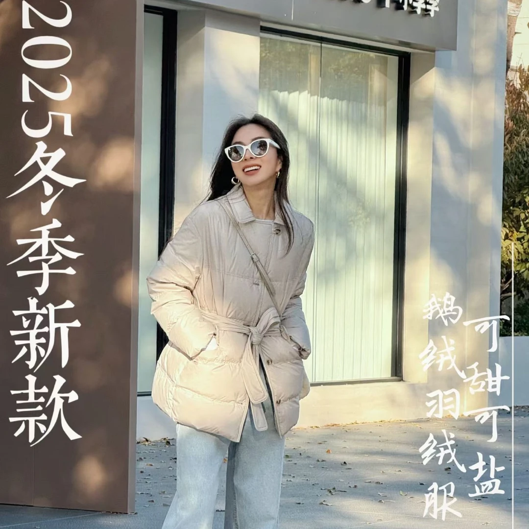 两色系腰带中长款翻领鹅绒服