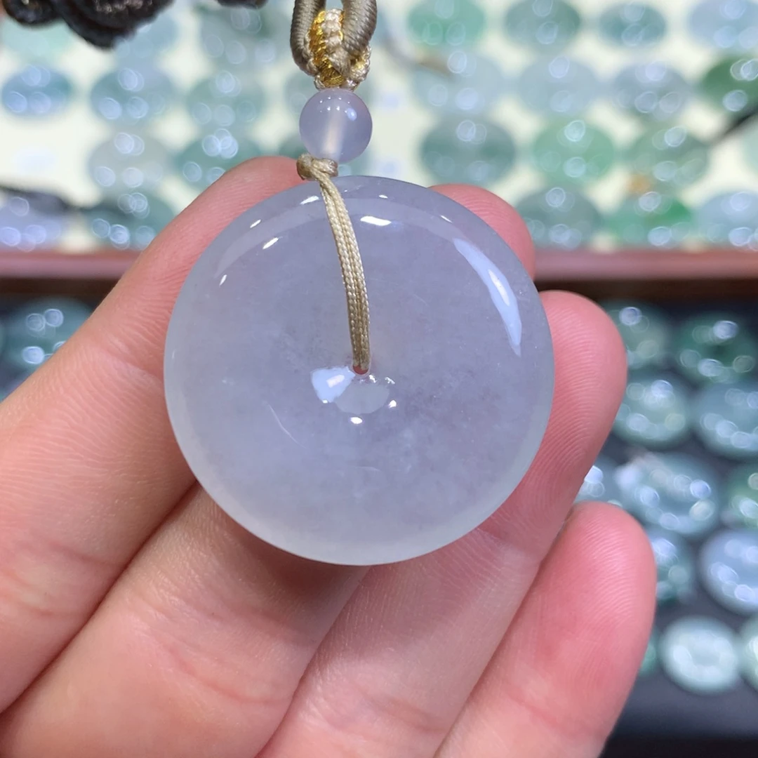 翡翠颈饰未镶嵌平安扣