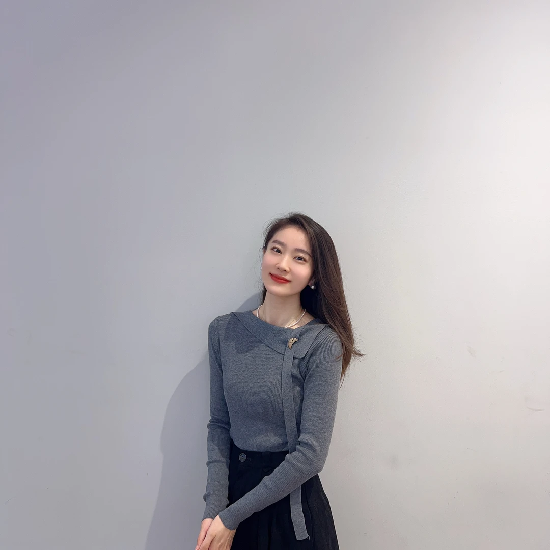 艾然女装秋冬款轻熟风针织衫上衣打底百搭女装露肩气质针织衫5C93