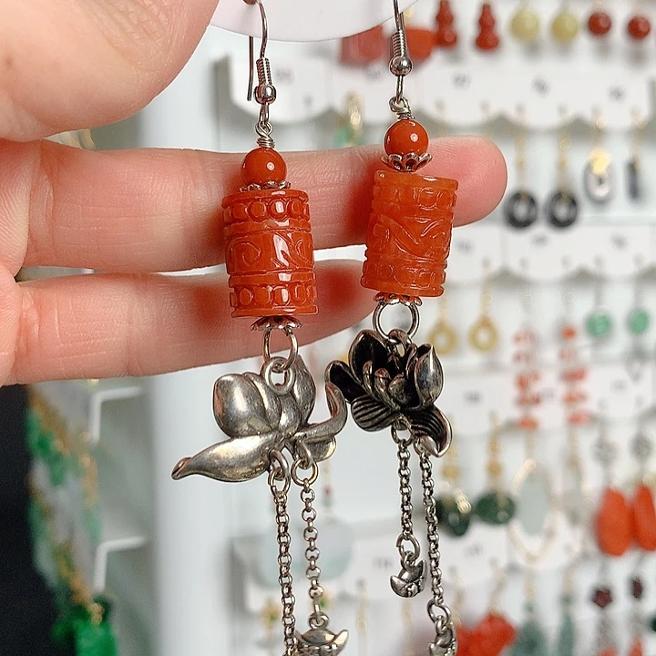 翡翠耳饰未镶嵌翡翠