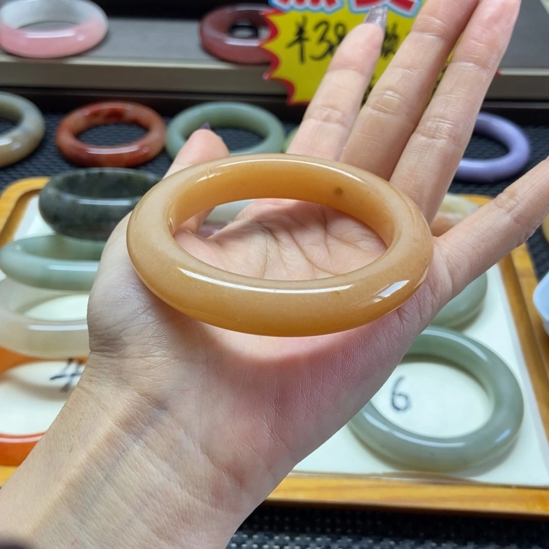 未镶嵌手镯石英岩玉