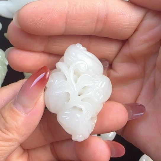 和田玉（糖玉）未镶嵌颈饰