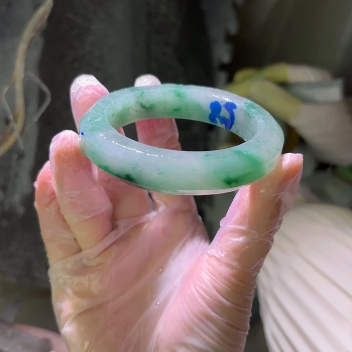 翠***翠石英质玉（非洲翠）未镶嵌手镯定制