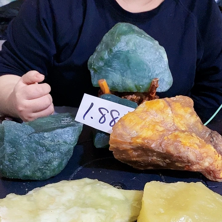 蛇纹石玉原石未镶嵌