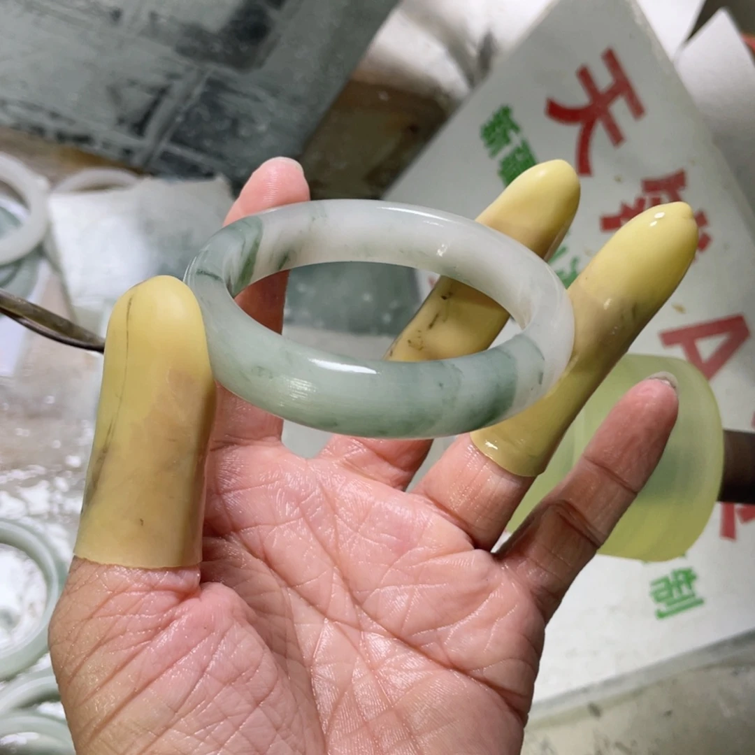 平***安未镶嵌手镯石英质玉（天山翠）定制
