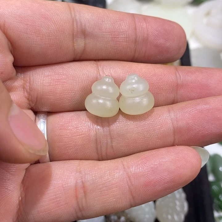 一***哈和田玉（糖玉）未镶嵌车挂