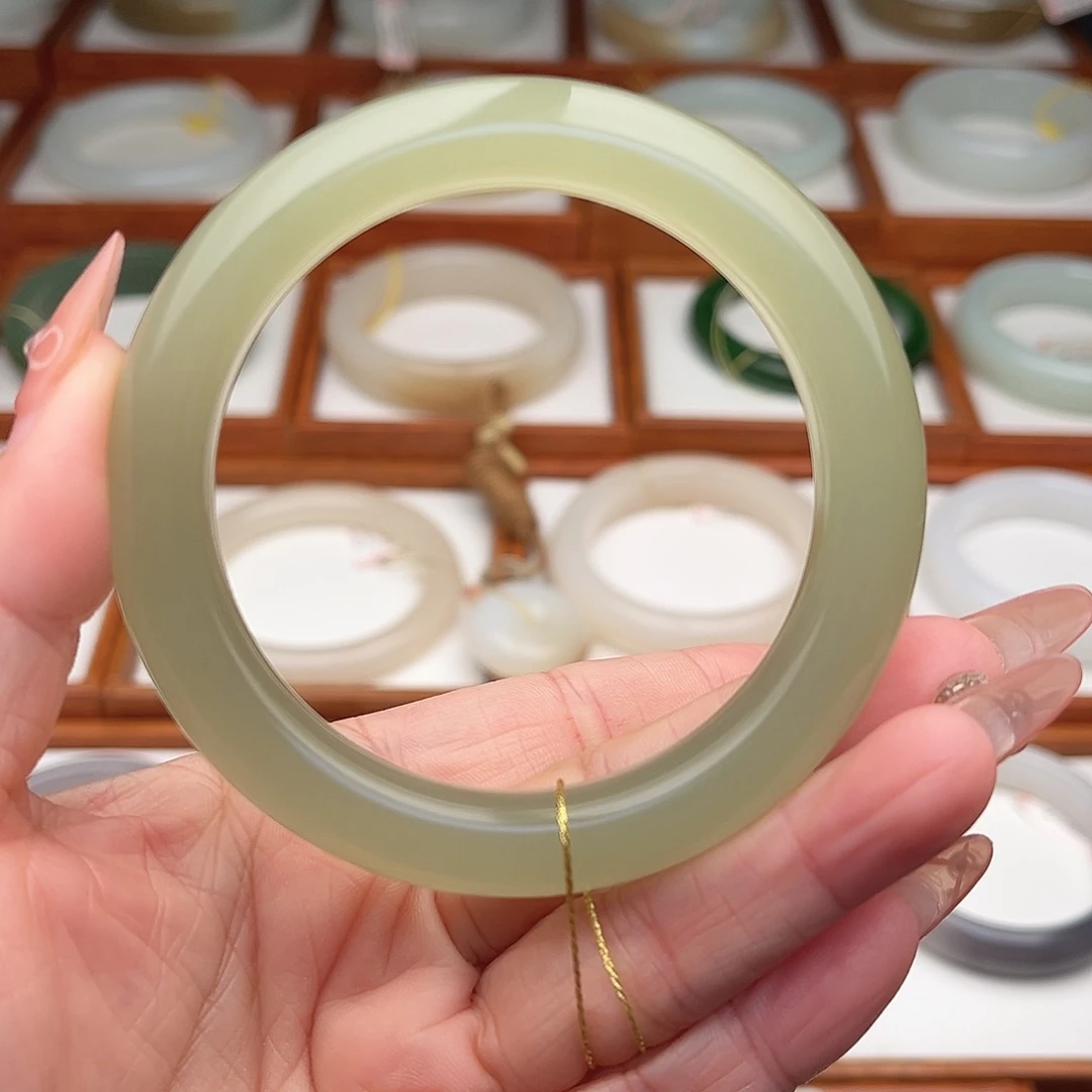 和田玉未镶嵌手镯58