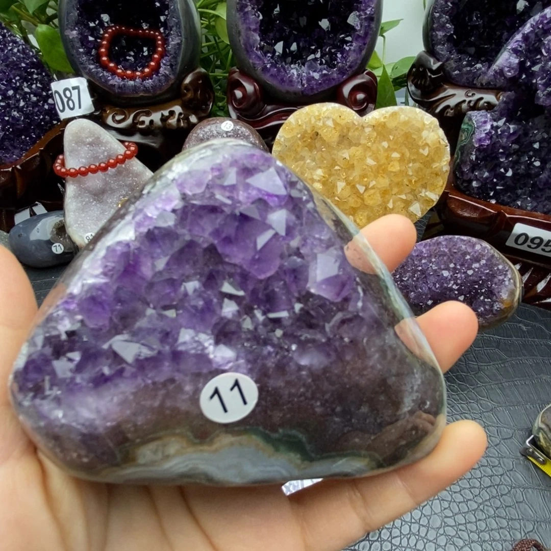 紫晶未镶嵌大型摆件（非配饰）