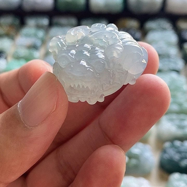 翡翠未镶嵌颈饰貔貅