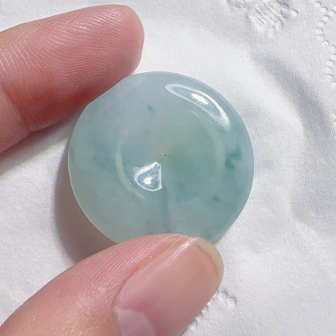 翡翠未镶嵌颈饰平安扣