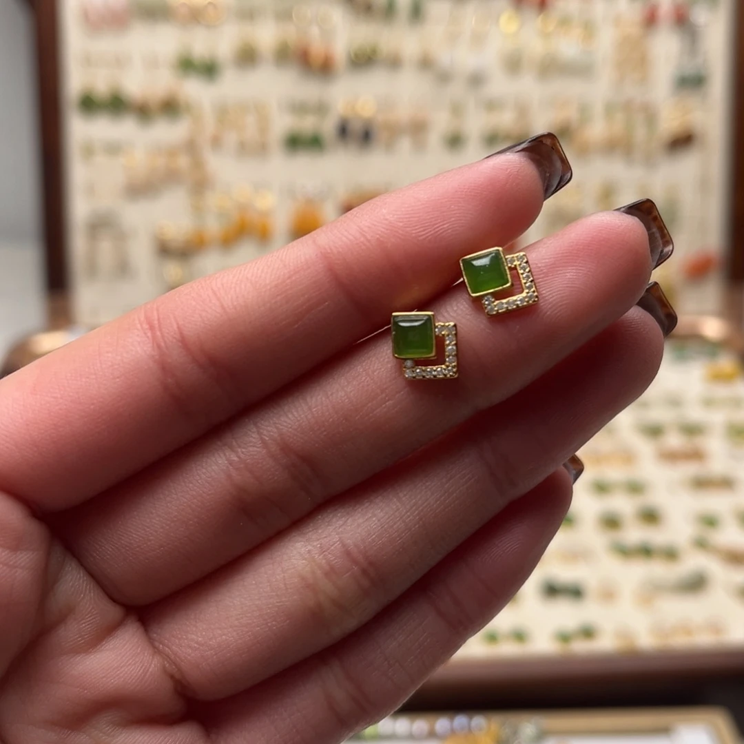 和田玉未镶嵌耳饰