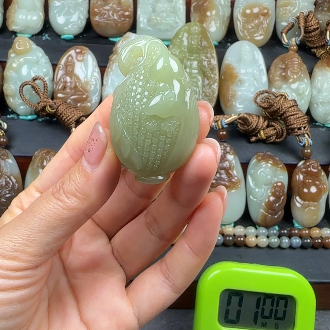 双***林未镶嵌和田玉挂件
